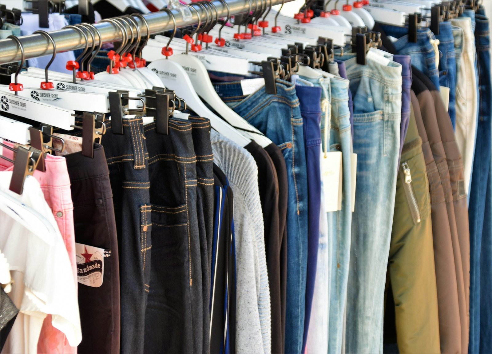 Quels sont les avantages des vêtements en matériaux recyclés