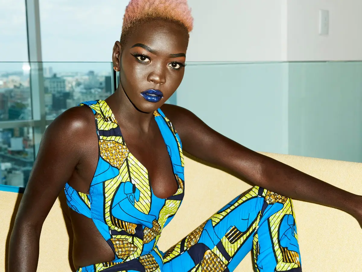 Nyakim Gatwech : l&rsquo;icône qui redéfinit les standards de beauté dans l&rsquo;industrie de la mode