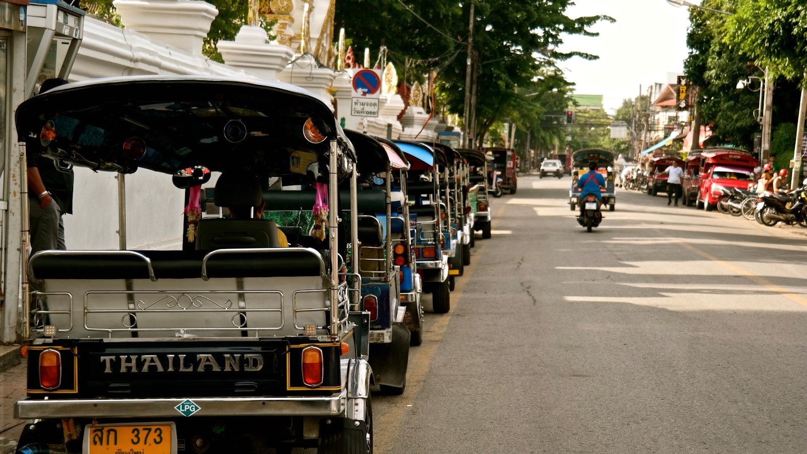 Le tuk tuk en Thaïlande : transport emblématique et expérience authentique