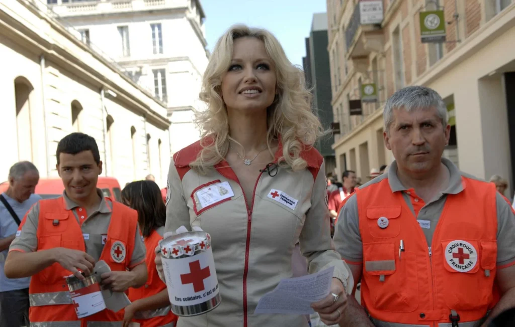 adriana karembeu croix rouge