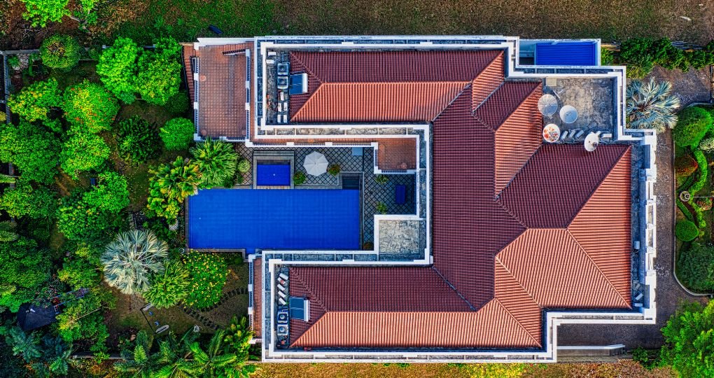 Quels sont les avantages de la réhabilitation par rapport à la démolition et à la reconstruction ?