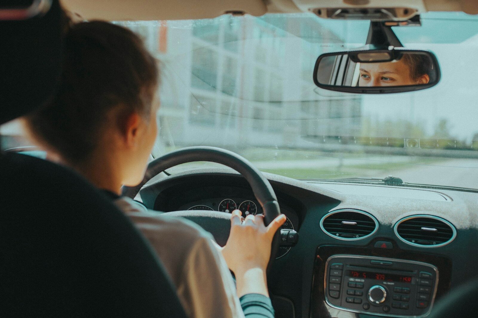 Changer d&rsquo;auto-école : voici ce que vous devez faire avant de partir